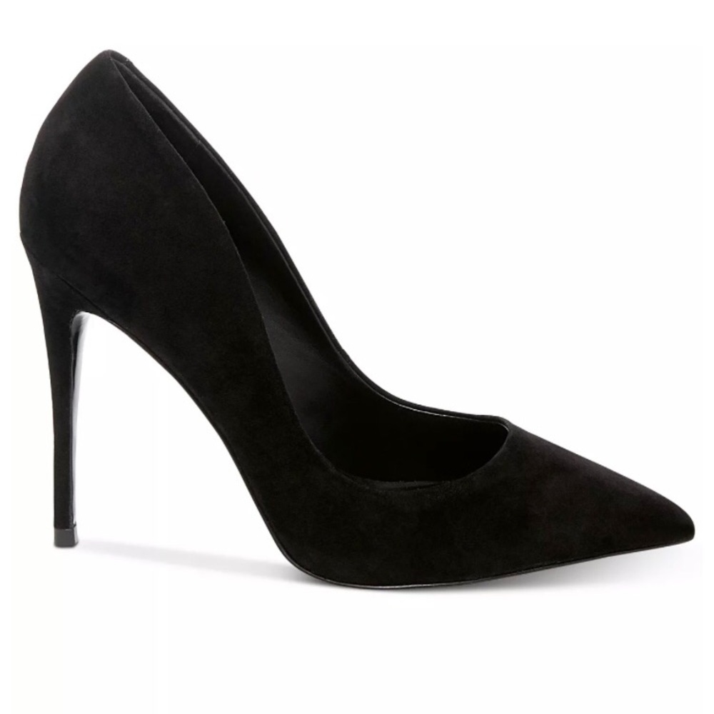 Black pumps